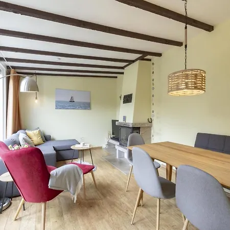 Holiday home Trendy With Patio *